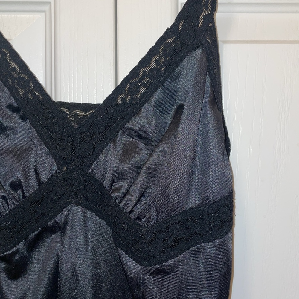 BLACK LACE SLIP CAMISOLE